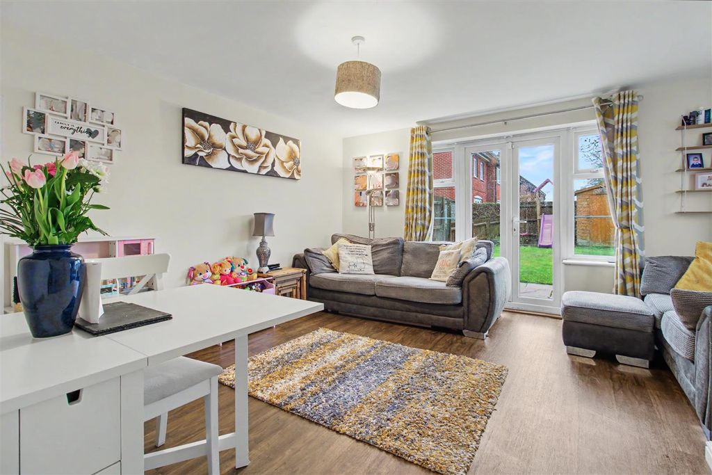 Property photo 3 of 23 Lounge