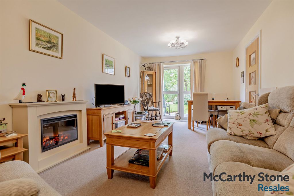 Property photo 2 of 18 Living Room: