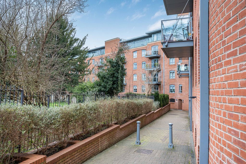 Property photo 2 of 28