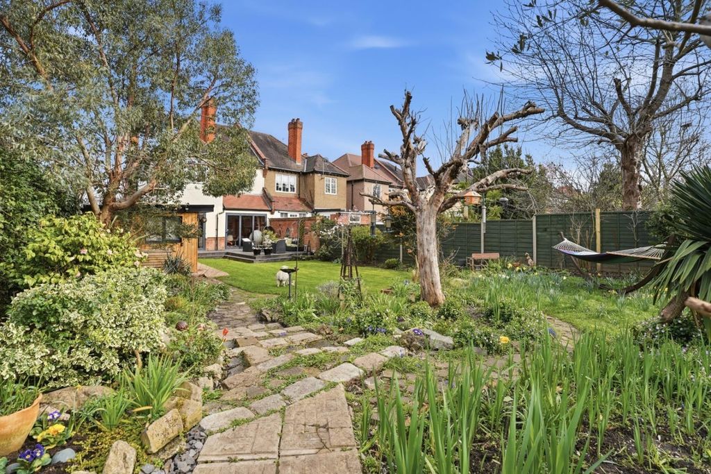 Property photo 2 of 21 Garden 2.Jpg