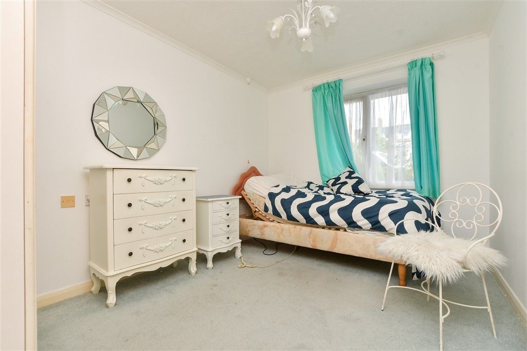 Property photo 3 of 9 Bedroom
