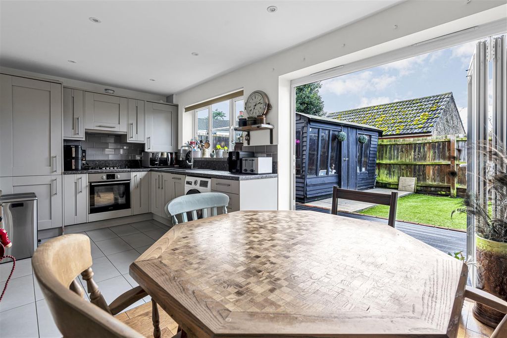 Property photo 2 of 18 Kitchen