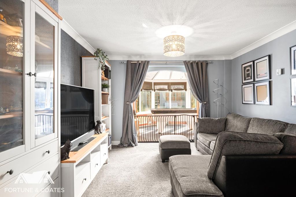 Property photo 3 of 22 Hullgrove_4.Jpg