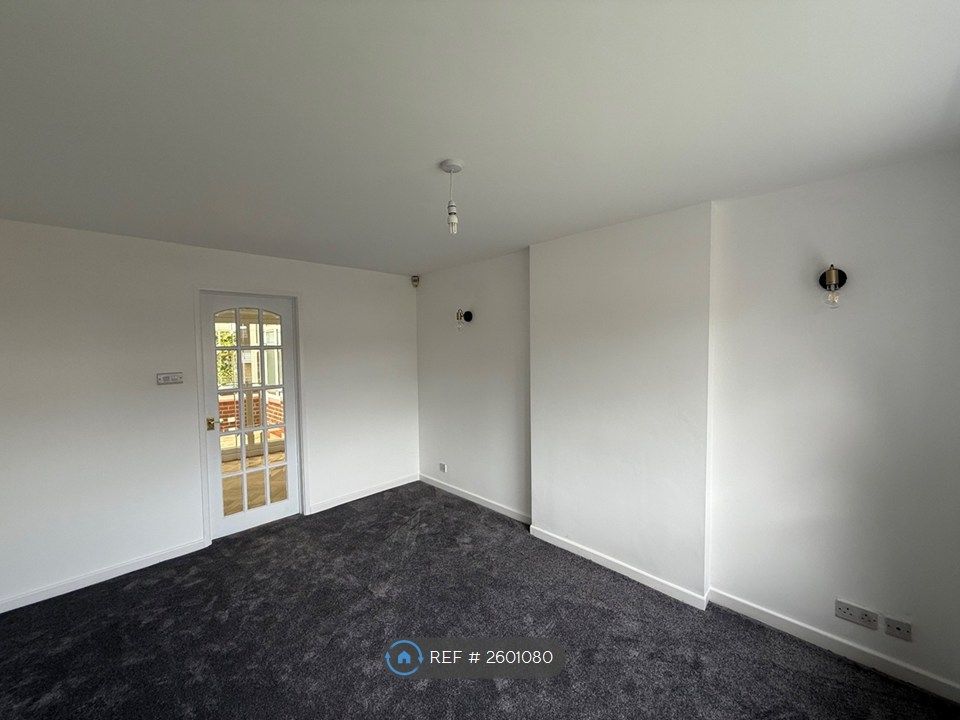 Property photo 3 of 14 Lounge