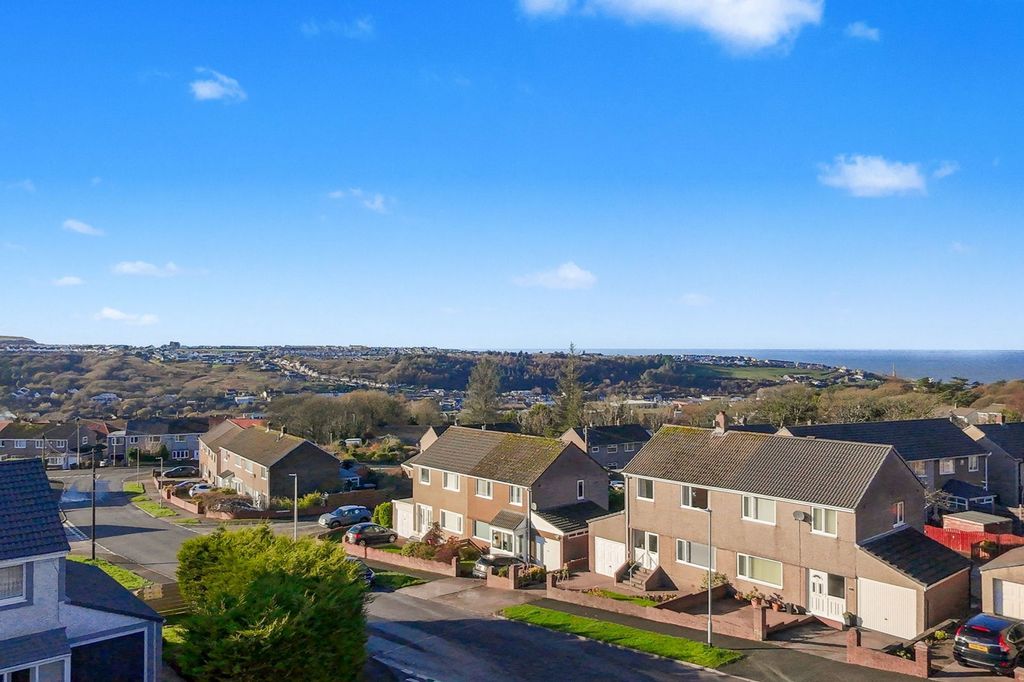 Property photo 2 of 27