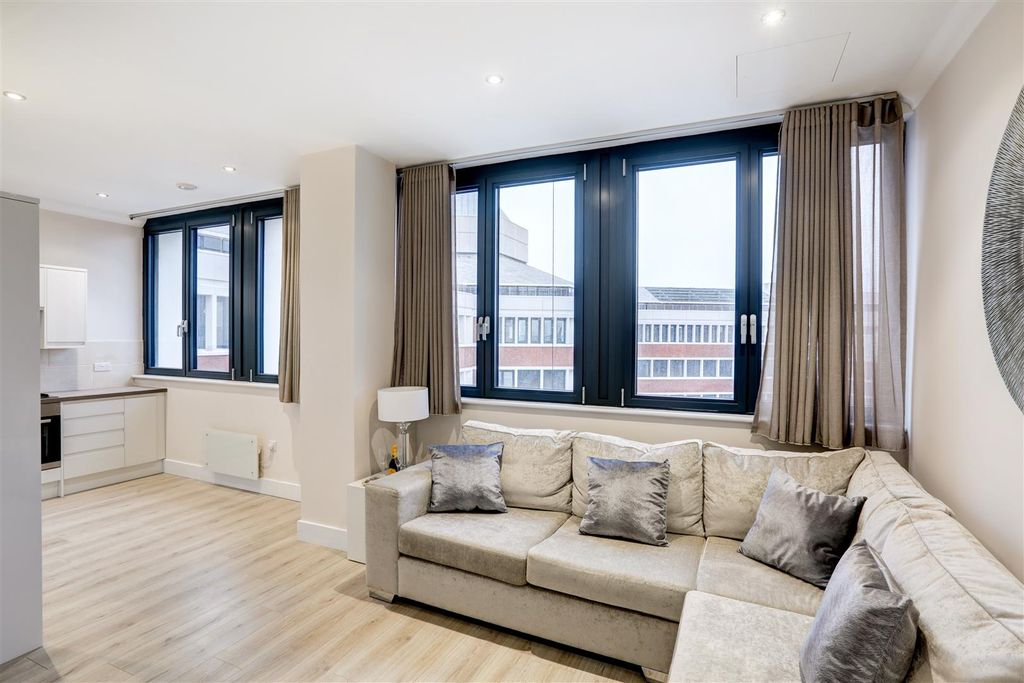 Property photo 2 of 7 Sentinelshowflat-018.Jpg