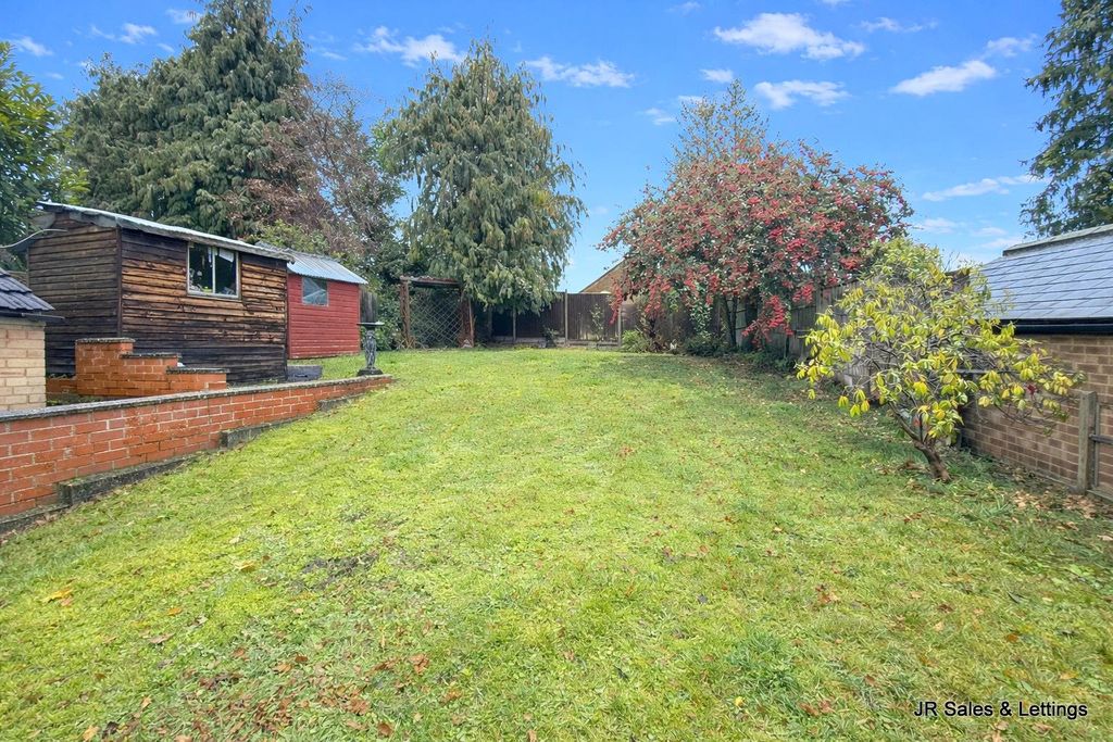 Property photo 2 of 12 Garage