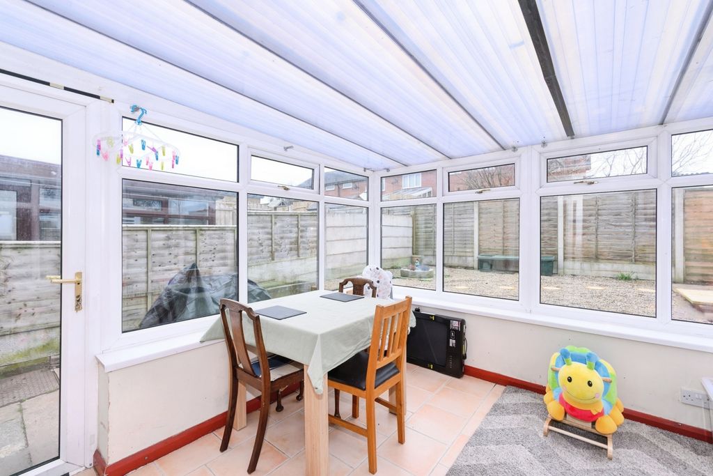 Property photo 3 of 10 Conservatory