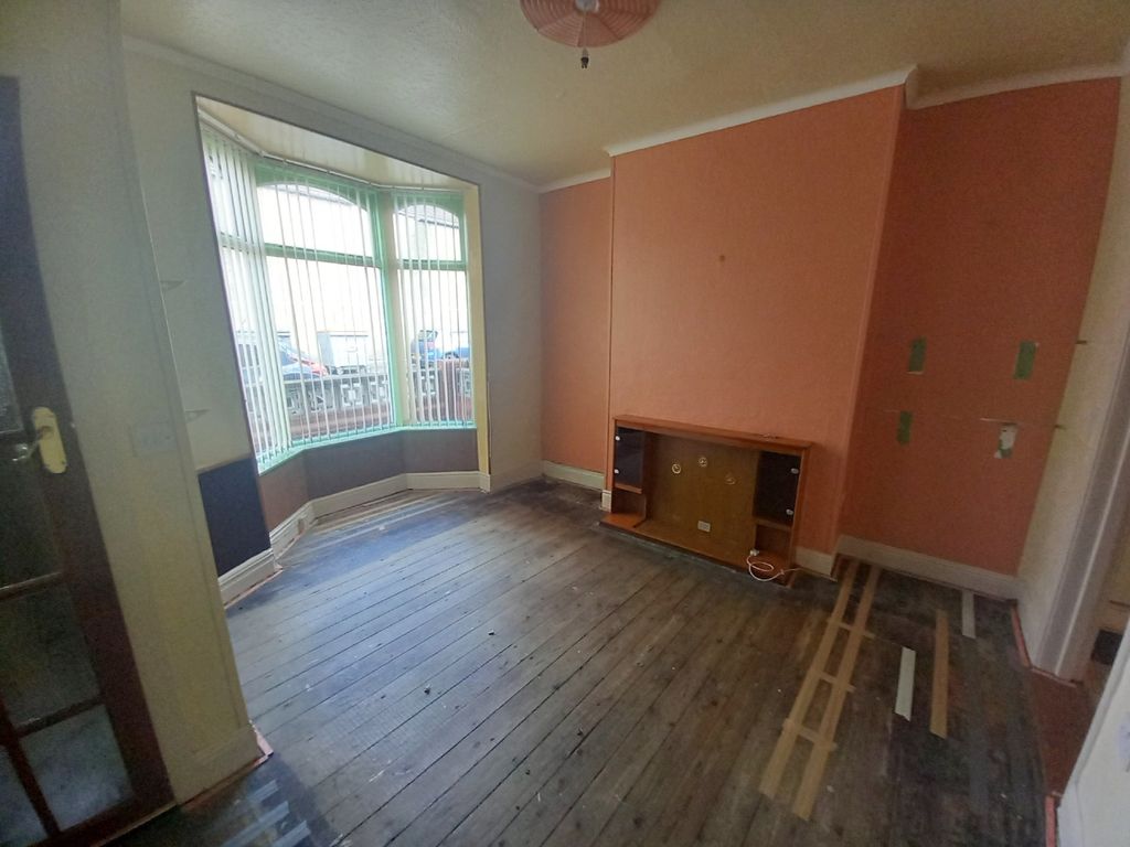 Property photo 2 of 8 Lounge
