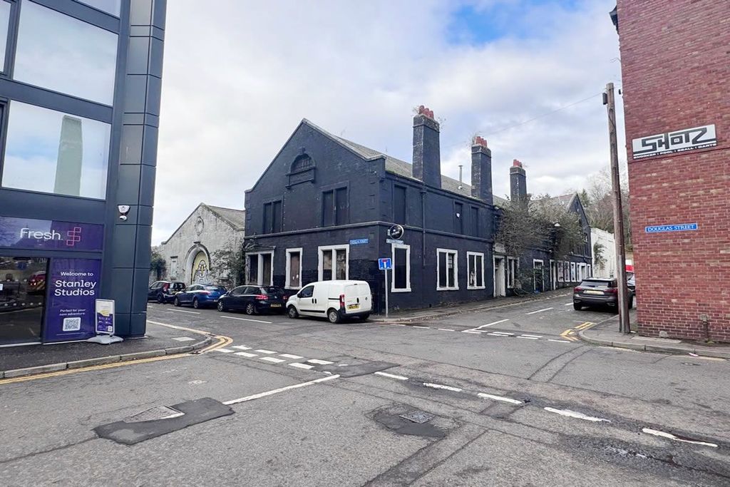 Property photo 2 of 9