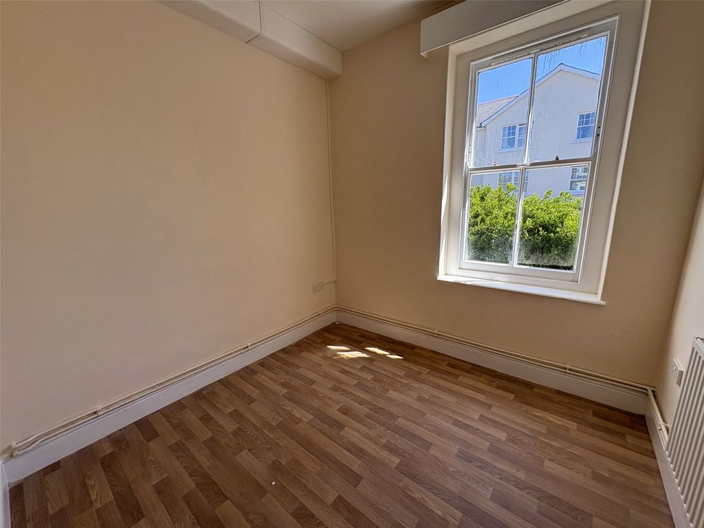Property photo 3 of 7 Picture No. 14