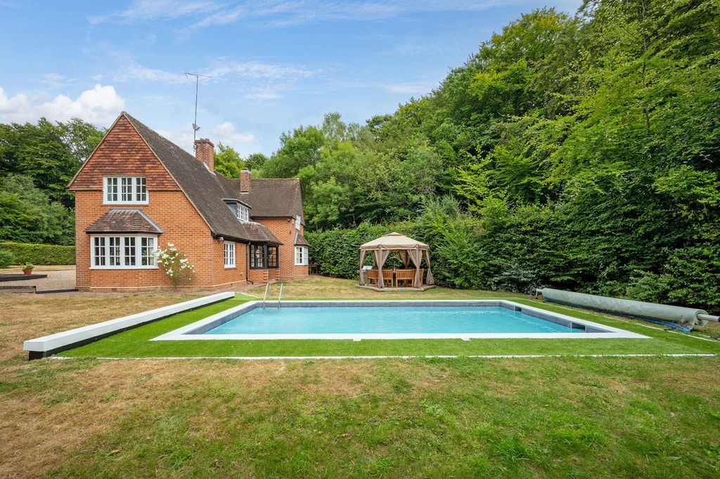 Property photo 2 of 27