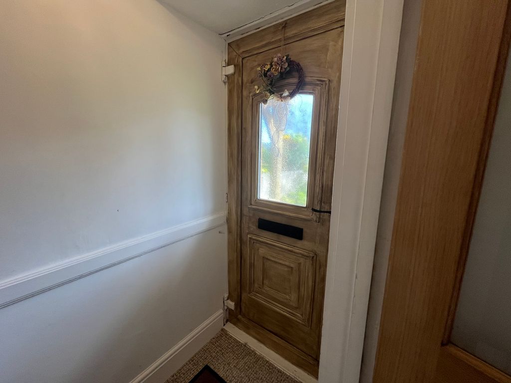 Property photo 3 of 27 Entrance