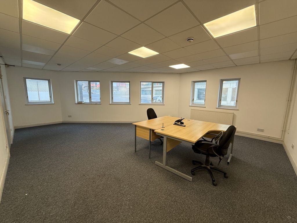 Property photo 3 of 6