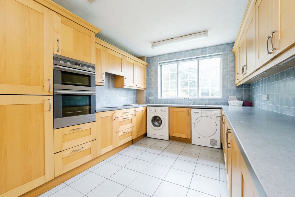 Property photo 2 of 17 Photo