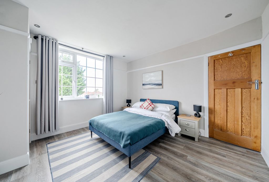 Property photo 2 of 17 1372724-13-68Fb6c...