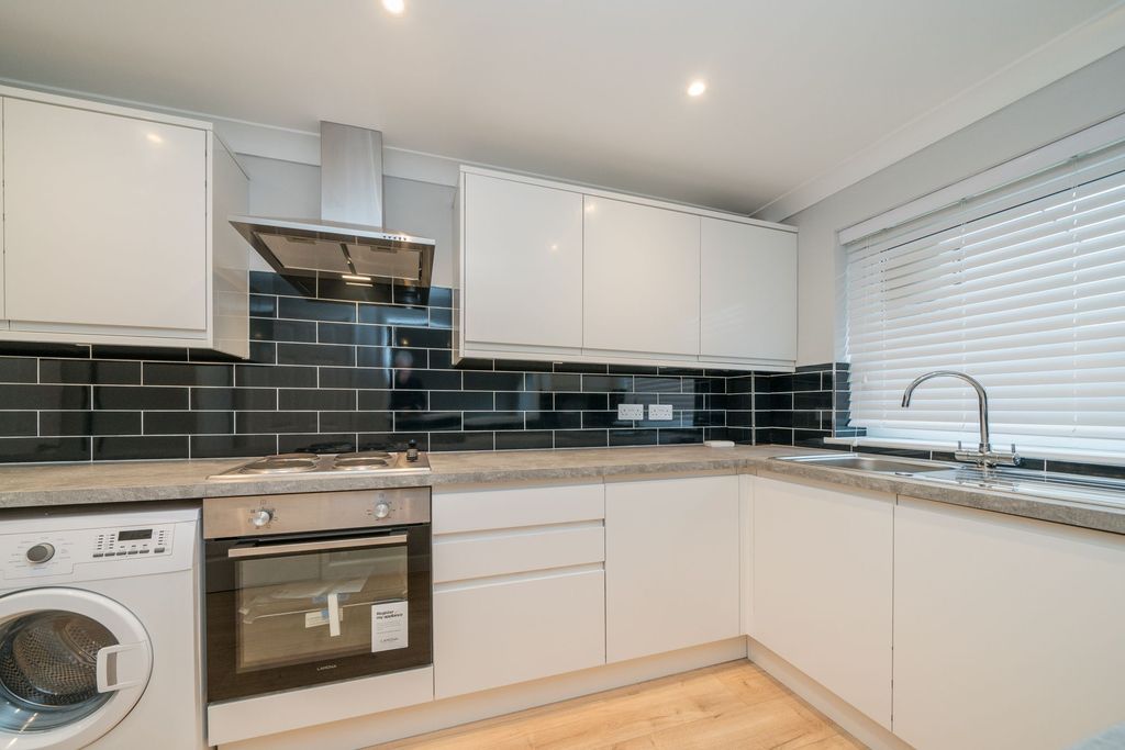 Property photo 3 of 12 Kitchen