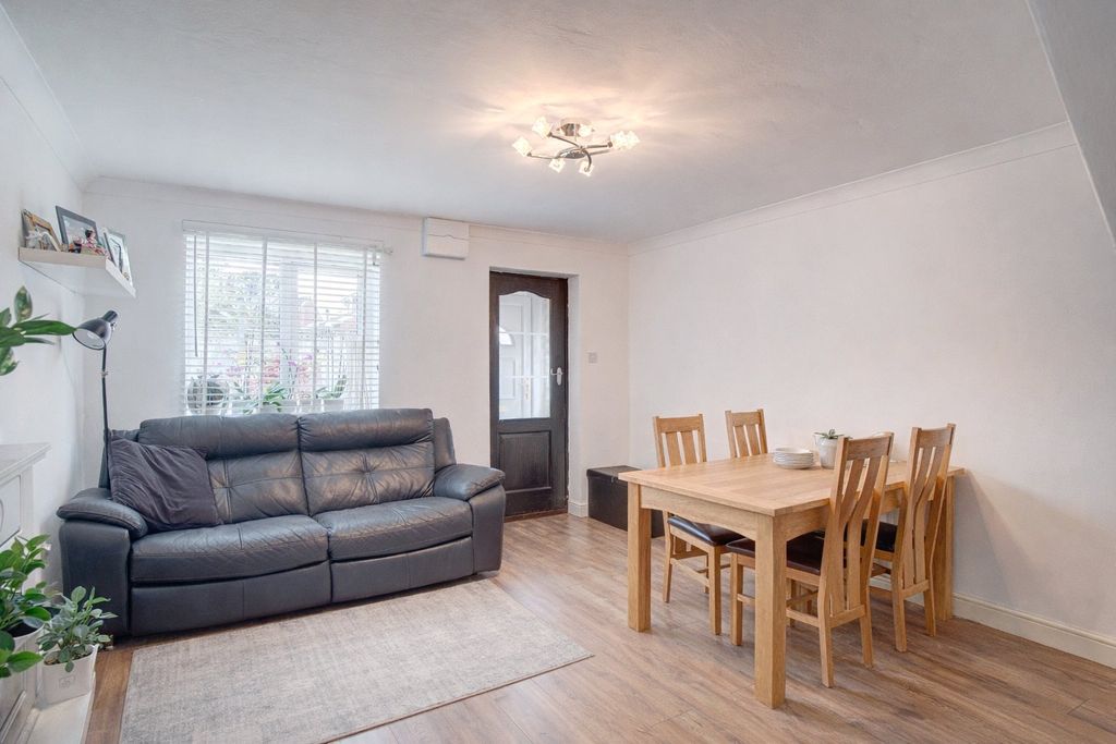 Property photo 2 of 8 Picture No. 01