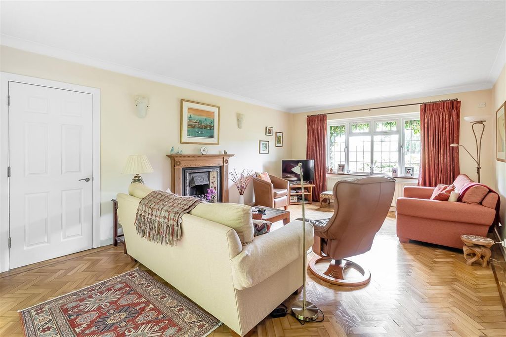 Property photo 3 of 18 Lynwood-House-6.Jpg