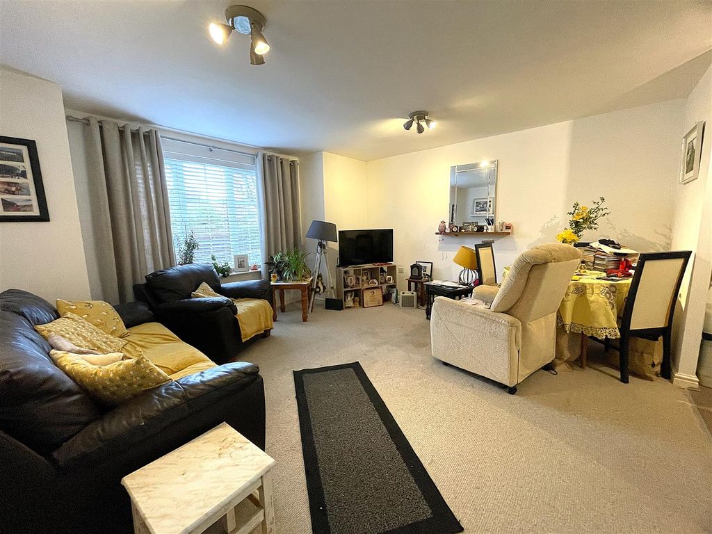 Property photo 2 of 15 Lounge