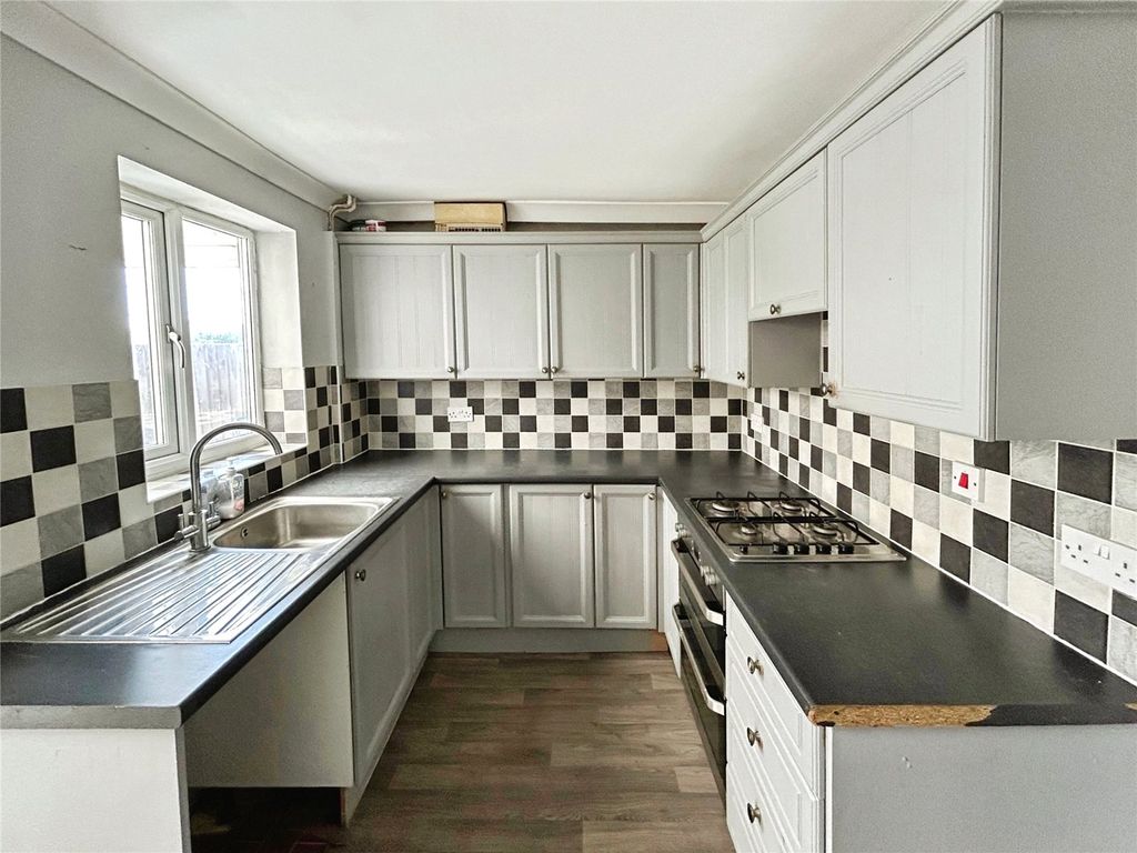 Property photo 2 of 10 Kitchen