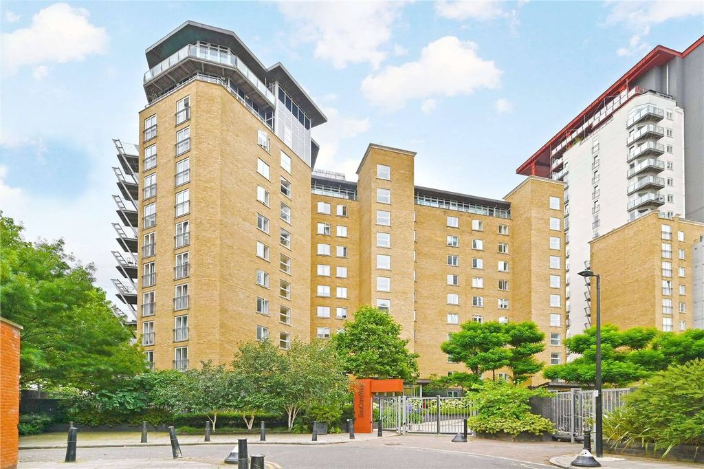 Property photo 1 of 25 Modern 1-Bed River-Facing Apartment With Garden Access | Naxos Building, Canary Wharf E14