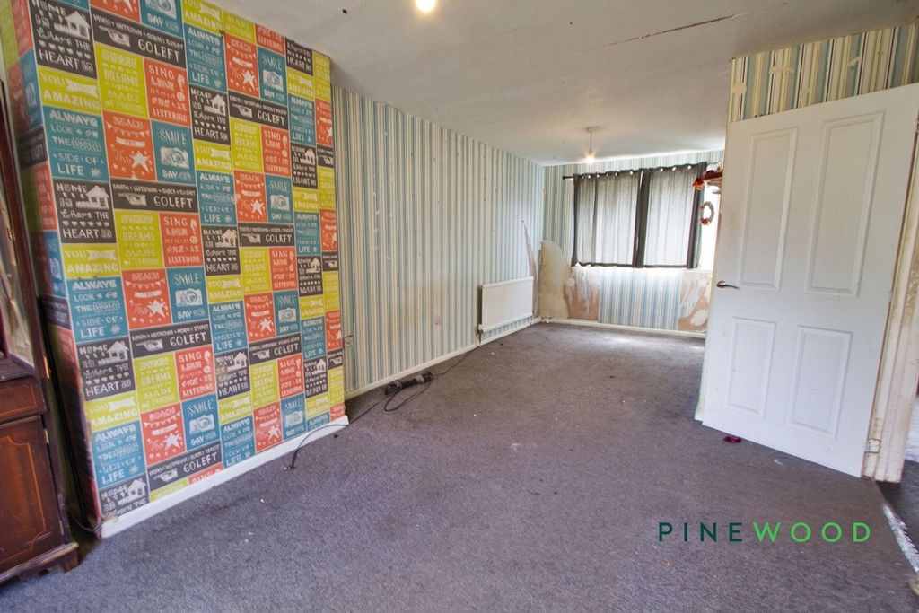 Property photo 3 of 10 Lounge / Diner