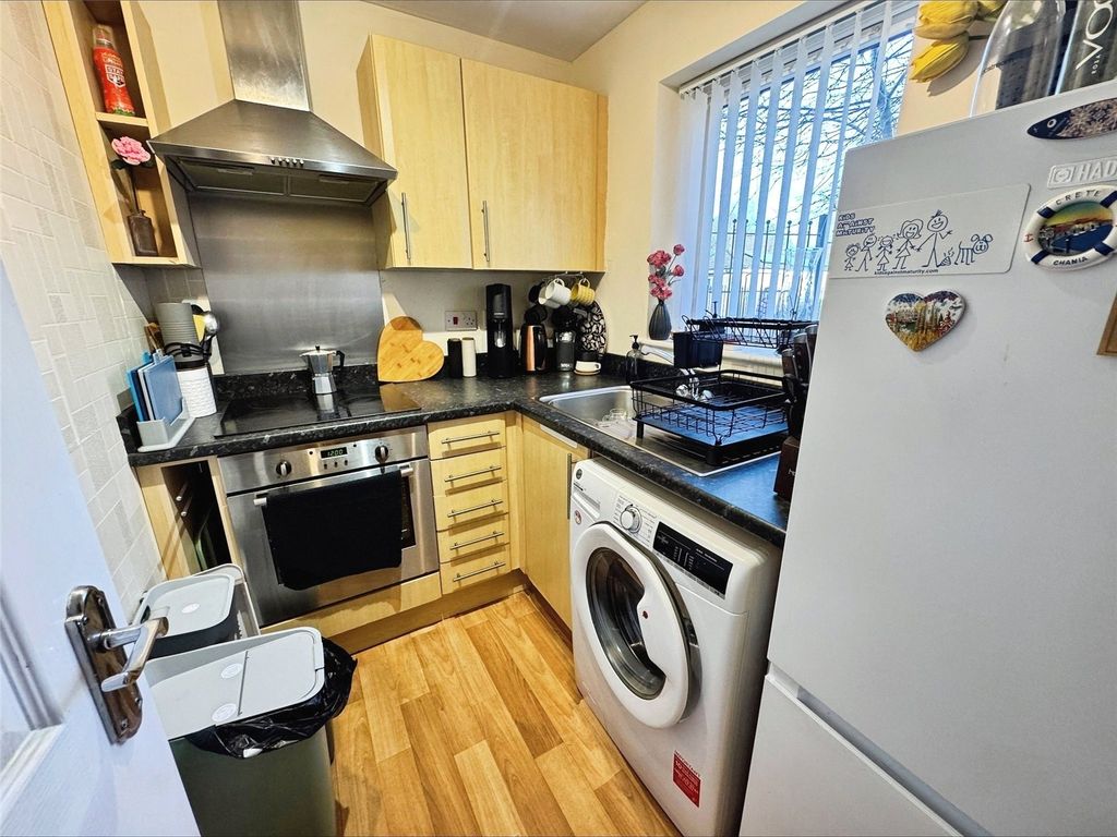 Property photo 3 of 8 Picture No. 27