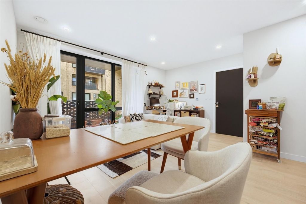 Property photo 3 of 14 14 S H Dining.Jpg