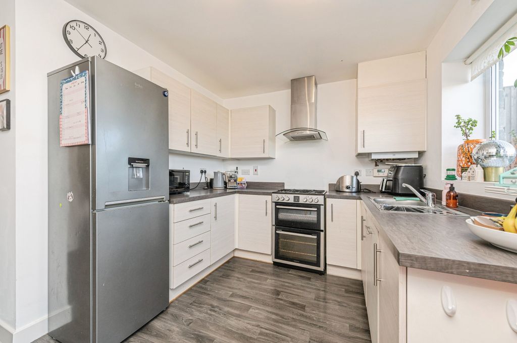 Property photo 3 of 15 Kitchen