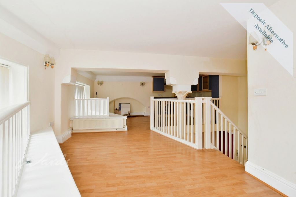 Property photo 3 of 10 Lounge