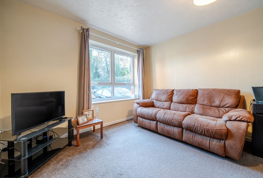 Property photo 2 of 10 1386293-10-692Ebd...