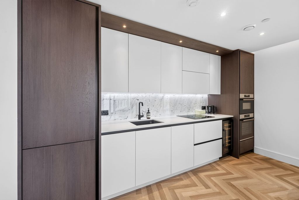 Property photo 3 of 11 Kitchen