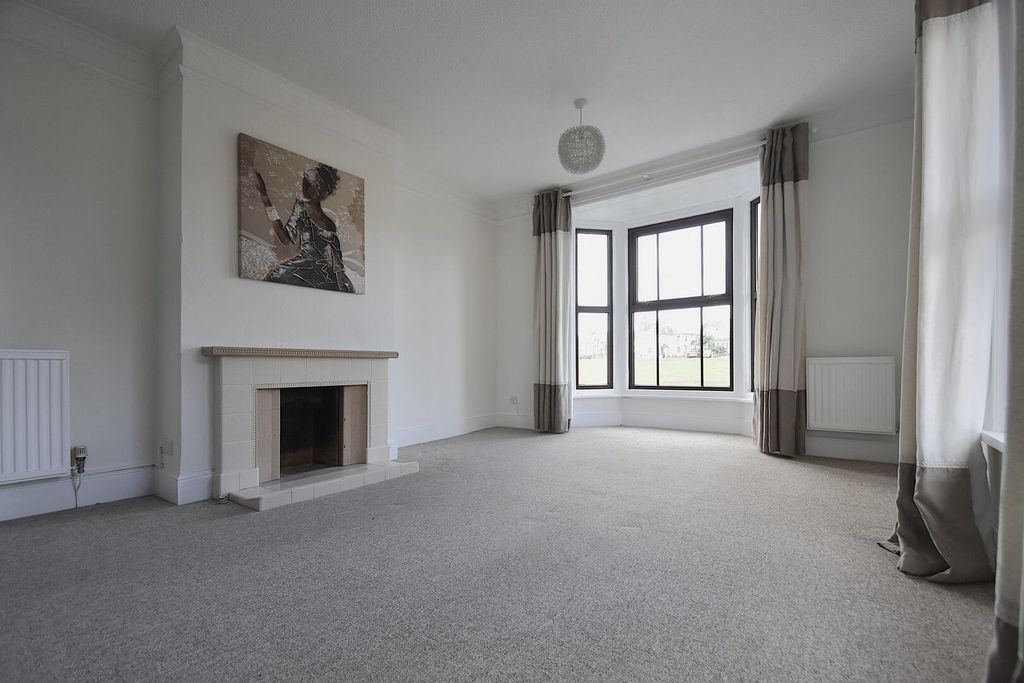 Property photo 3 of 10 Living Room
