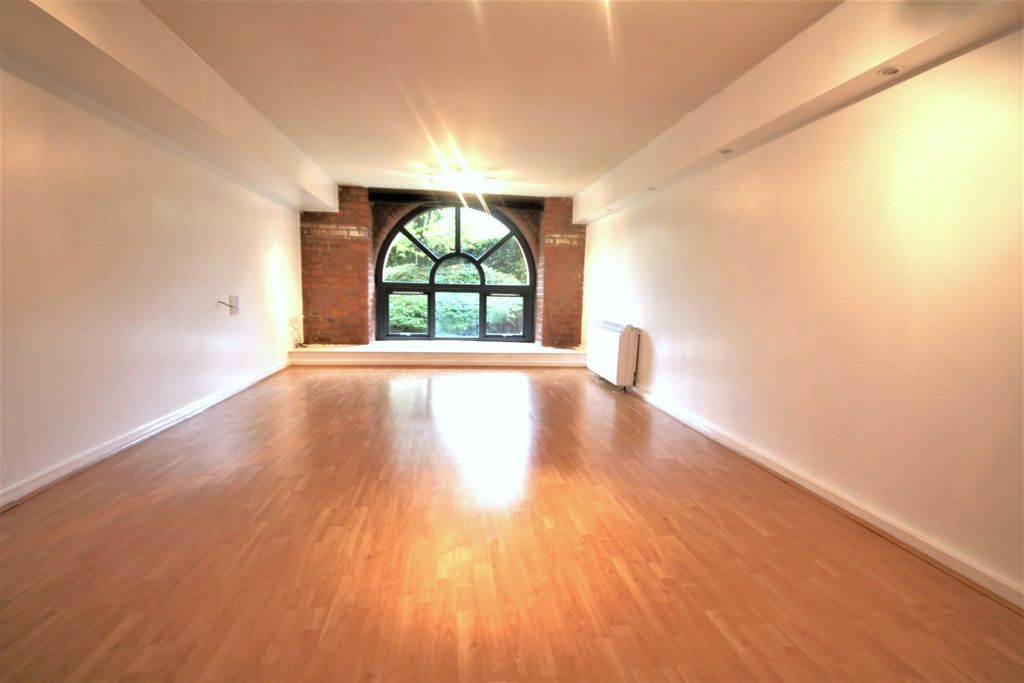 Property photo 2 of 11 Lounge