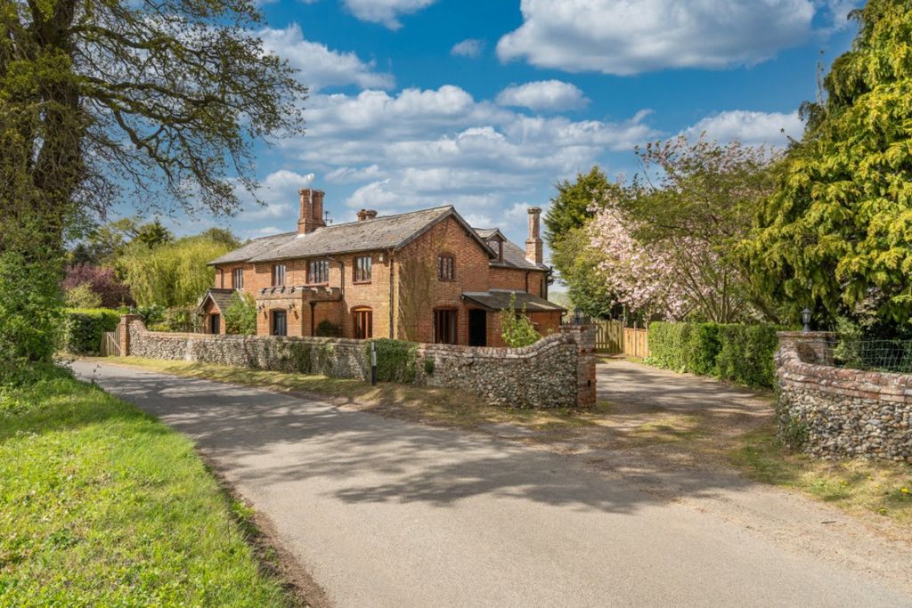Property photo 1 of 35