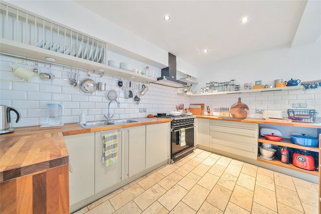 Property photo 3 of 14 Kitchen