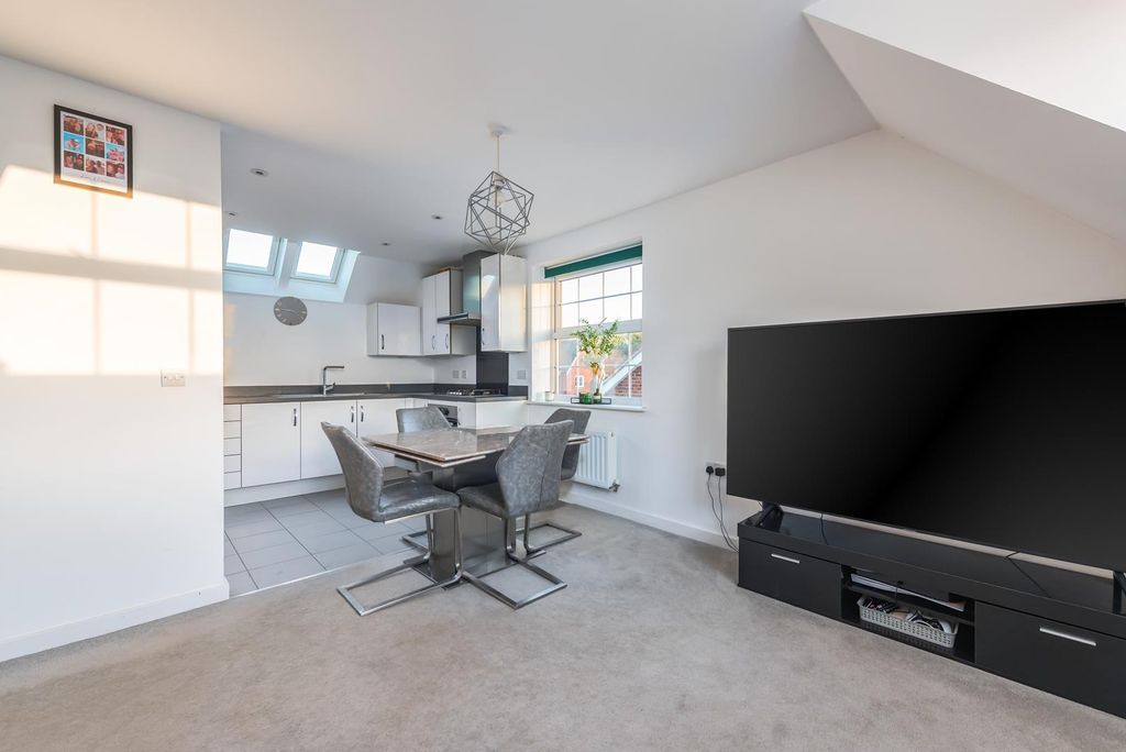 Property photo 3 of 8 Kitchen/Dining Area