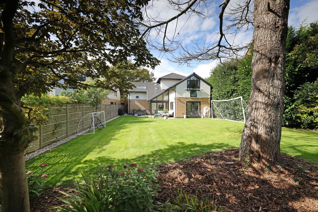 Property photo 1 of 50