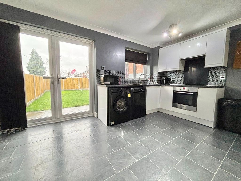 Property photo 3 of 13 236A793B-Ab9c-48F8-8444-070F6A4B452B.Jpg