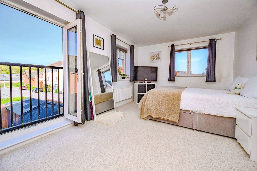 Additional image 11 of 5 bed end terrace house for saleFossett Grove, Dunstable, Bedfordshire LU6