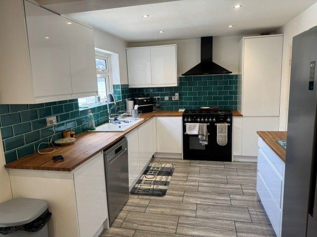 Property photo 2 of 8 Kitchen