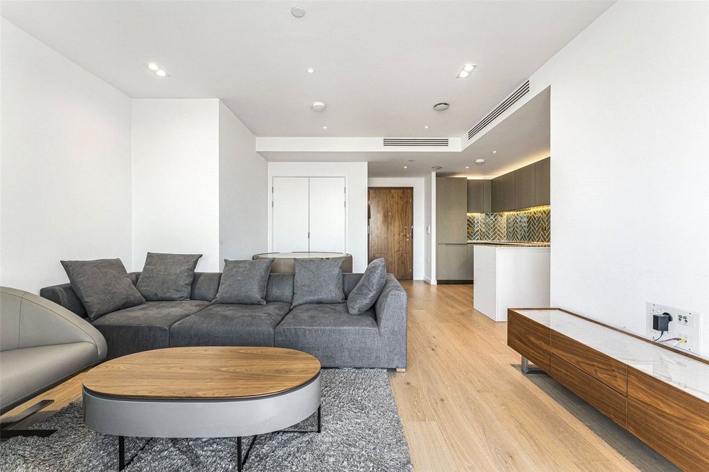 Property photo 2 of 22 Kitchen/Dining Room