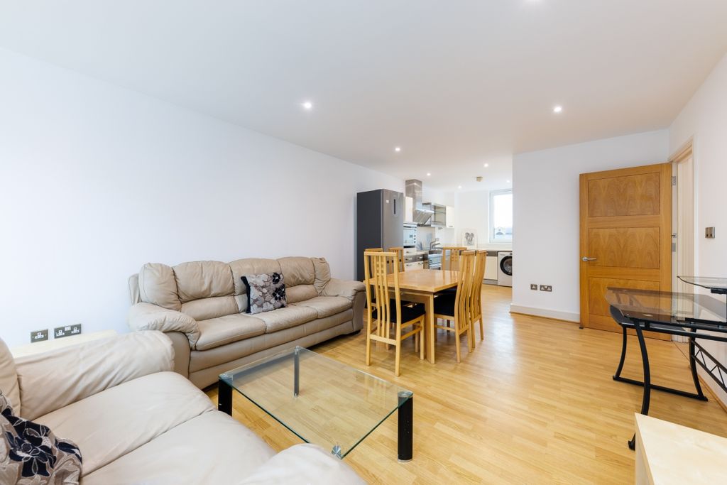 Property photo 2 of 11 Halcyon Wharf F10...