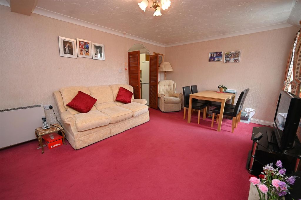 Property photo 2 of 11 Living Room3.Jpg