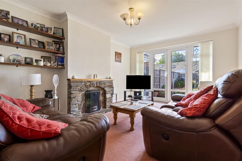 Property photo 2 of 21 14 Twyford Close-004.Jpg