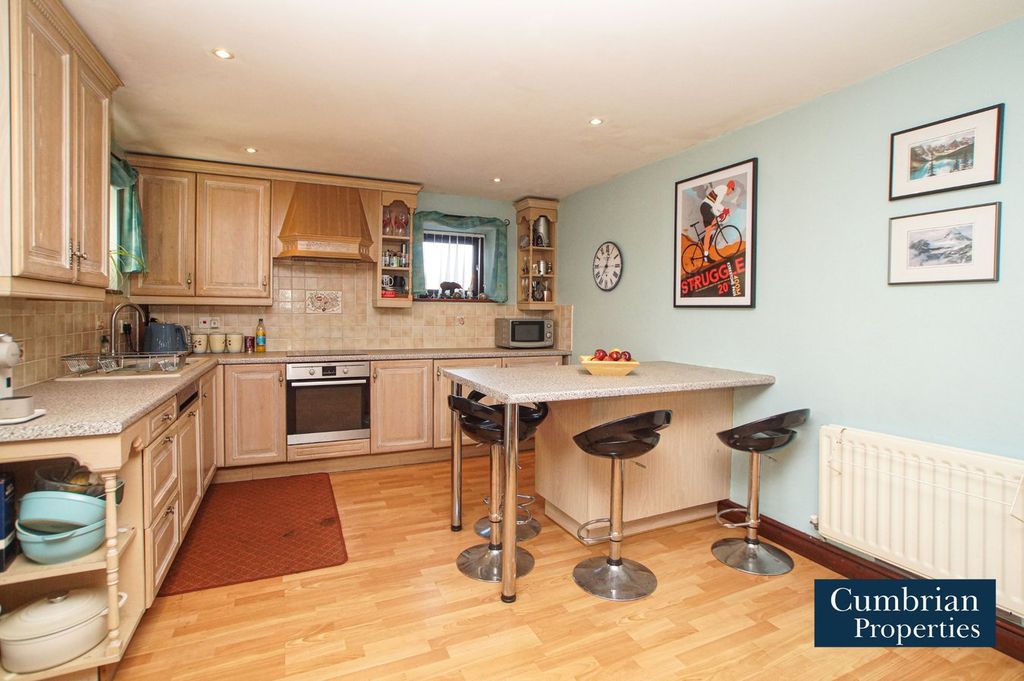 Property photo 2 of 20 Dining Kitchen