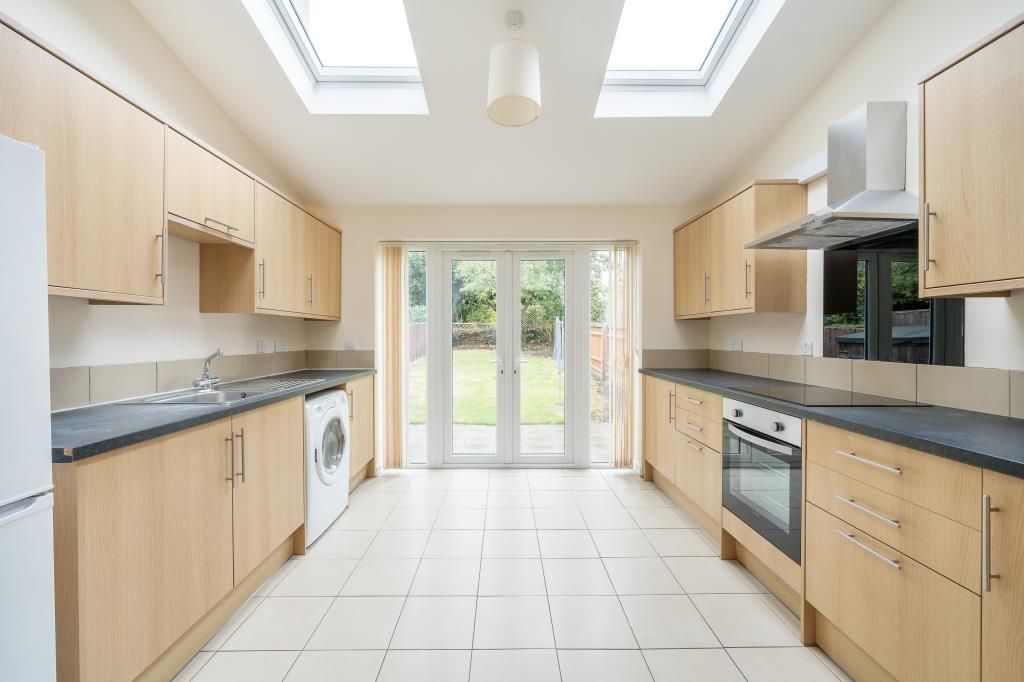 Property photo 3 of 10 Kitchen