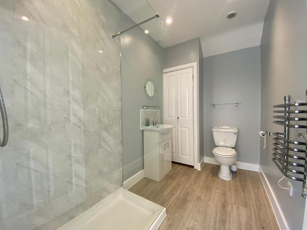 Property photo 2 of 9 Bathroom.Jpg