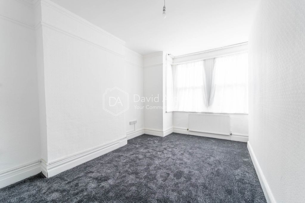 Property photo 2 of 11 Mba06987